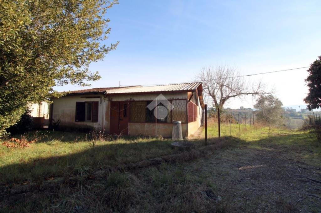 casa indipendente in vendita a Montopoli di Sabina
