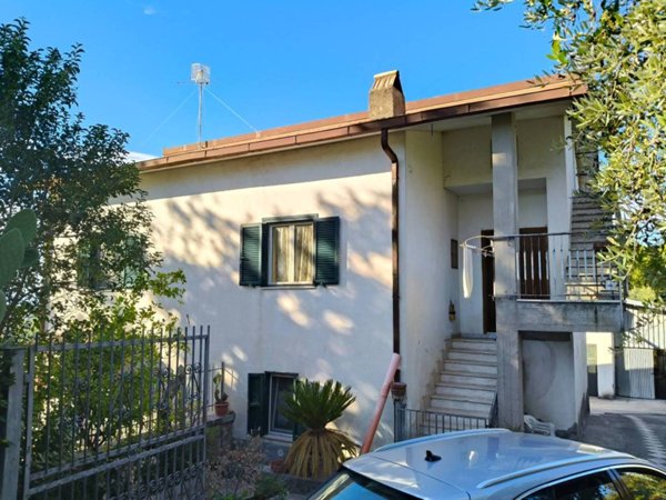 casa indipendente in vendita a Montopoli di Sabina