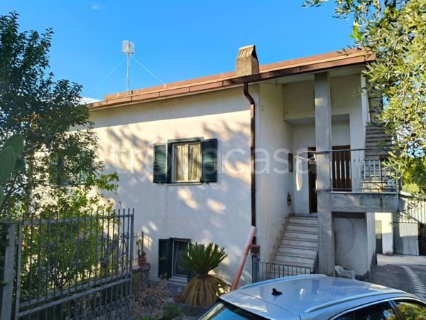 casa indipendente in vendita a Montopoli di Sabina