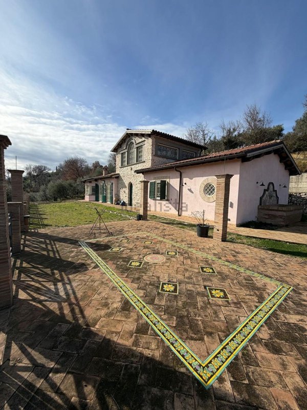 casa indipendente in vendita a Montopoli di Sabina