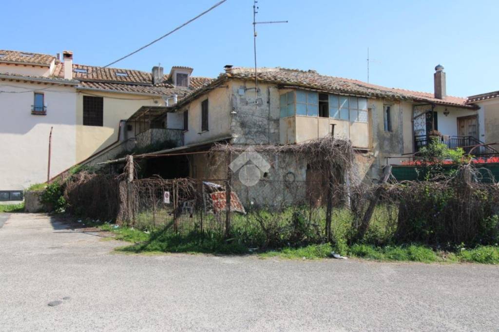 casa indipendente in vendita a Montopoli di Sabina in zona Granari