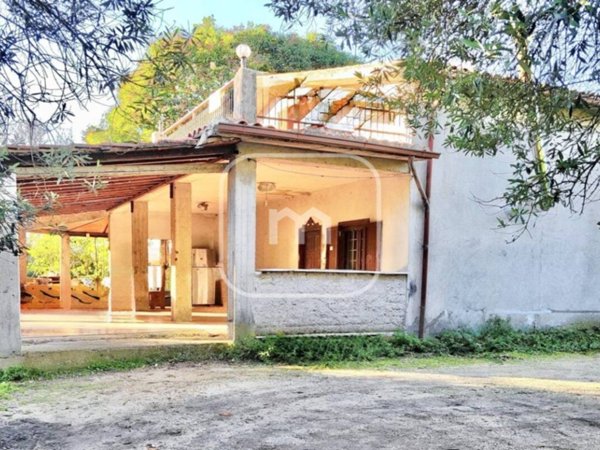 casa indipendente in vendita a Montopoli di Sabina