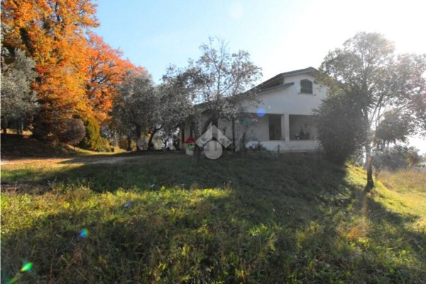 casa indipendente in vendita a Montopoli di Sabina