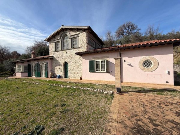 casa indipendente in vendita a Montopoli di Sabina