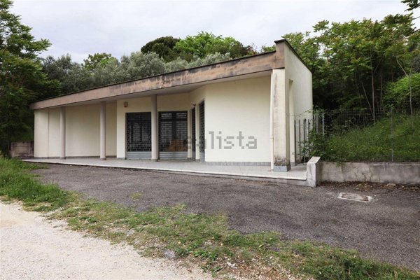 casa semindipendente in vendita a Montopoli di Sabina