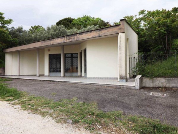 negozio in vendita a Montopoli di Sabina