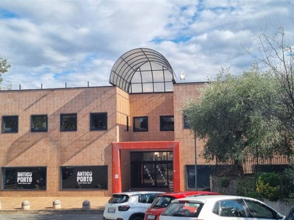 ufficio in vendita a Montopoli di Sabina in zona Ferruti
