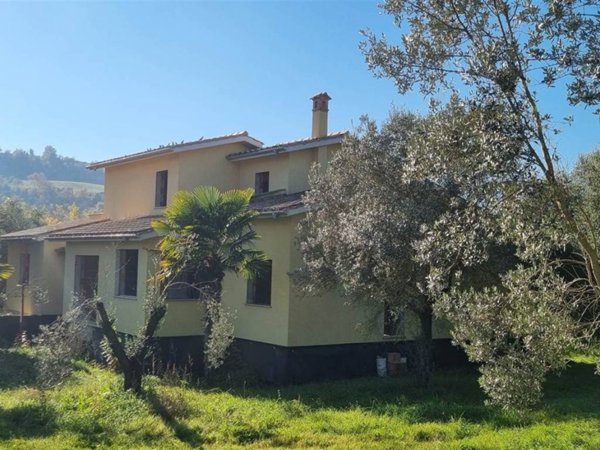 casa indipendente in vendita a Montopoli di Sabina in zona Santa Maria