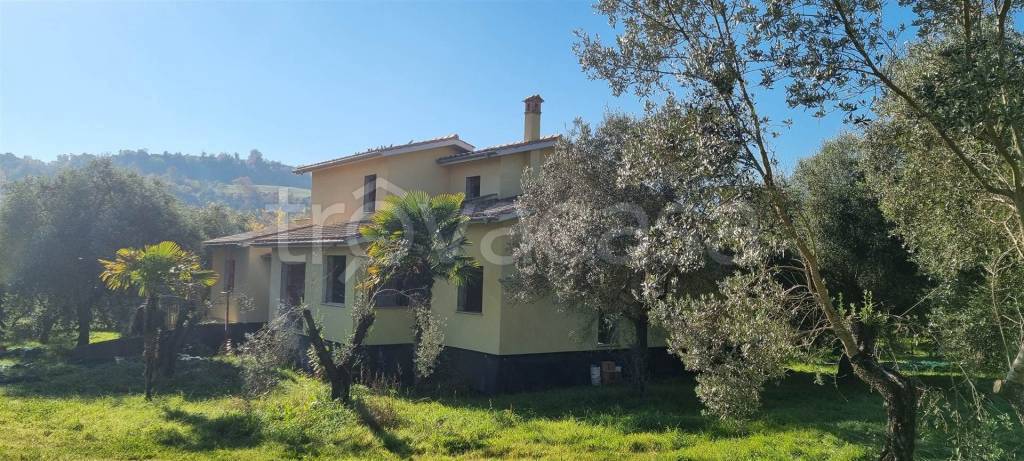 casa indipendente in vendita a Montopoli di Sabina