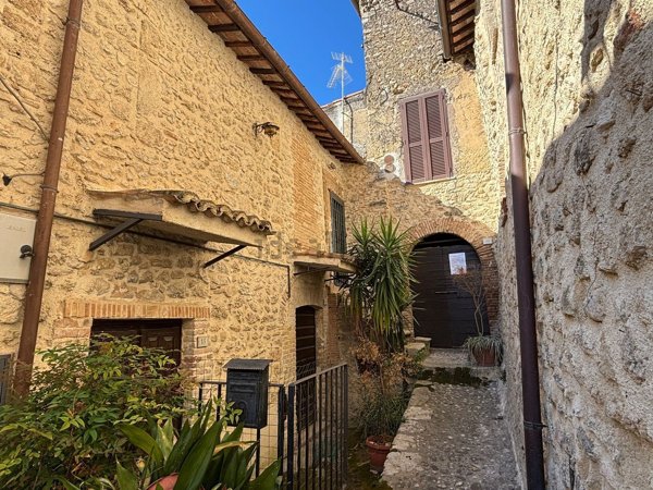 casa indipendente in vendita a Montopoli di Sabina in zona Bocchignano