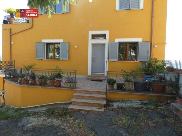 casa indipendente in vendita a Montopoli di Sabina