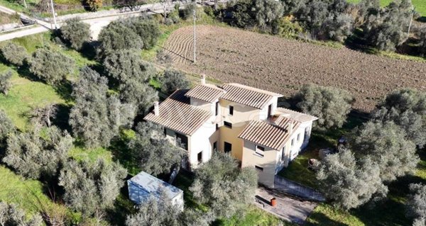 casa indipendente in vendita a Montopoli di Sabina