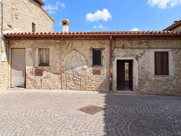 appartamento in vendita a Montopoli di Sabina in zona Granica di Montopoli
