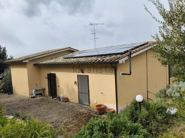 casa indipendente in vendita a Montopoli di Sabina