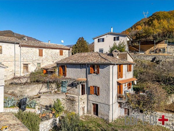 casa indipendente in vendita a Morro Reatino