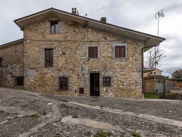 casa indipendente in vendita a Morro Reatino