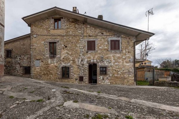 casa indipendente in vendita a Morro Reatino