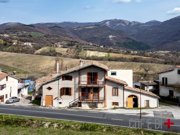 casa indipendente in vendita a Morro Reatino