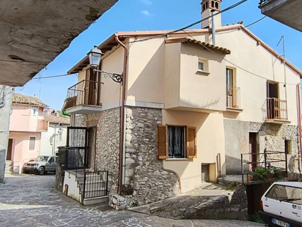 casa indipendente in vendita a Nespolo