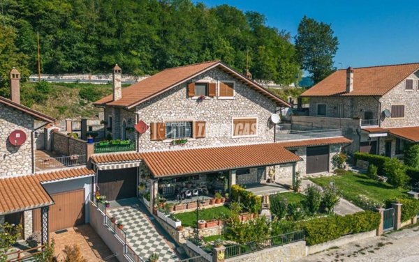 casa indipendente in vendita ad Orvinio