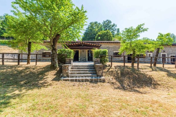 casale in vendita ad Orvinio