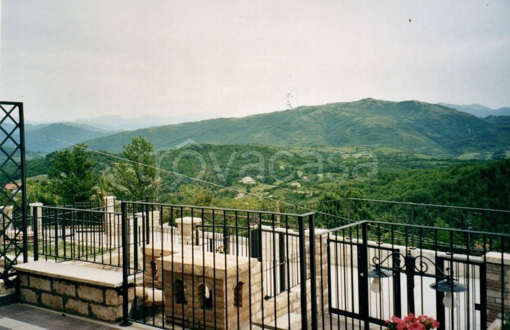 casa indipendente in vendita ad Orvinio