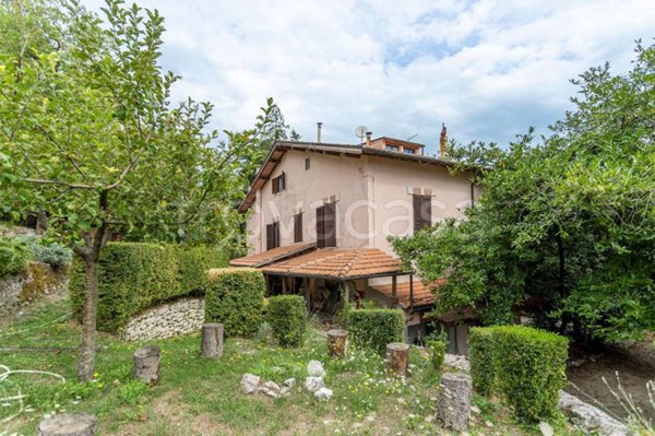 casa indipendente in vendita ad Orvinio