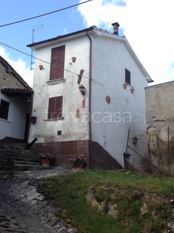 casa indipendente in vendita a Pescorocchiano