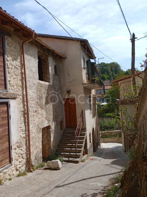 appartamento in vendita a Pescorocchiano in zona Sant'Elpidio