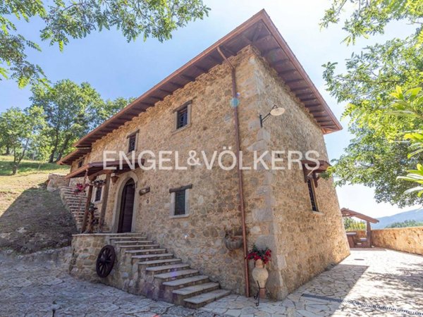 casa indipendente in vendita a Pescorocchiano in zona Colle di Pace