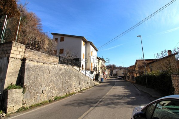 casa indipendente in vendita a Pescorocchiano
