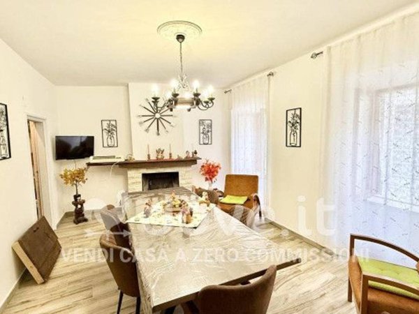 casa indipendente in vendita a Pescorocchiano