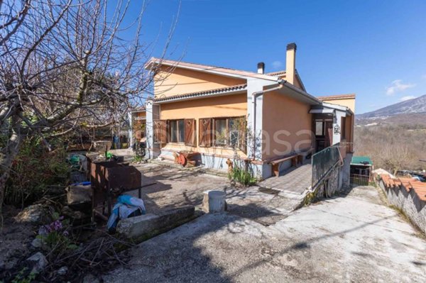 casa indipendente in vendita a Pescorocchiano in zona Poggio San Giovanni