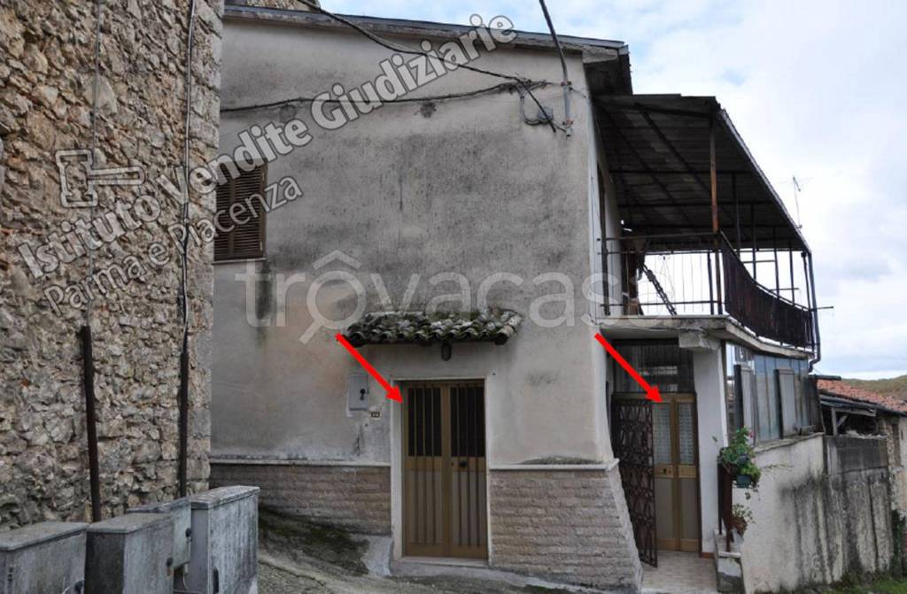 casa indipendente in vendita a Pescorocchiano in zona Nesce