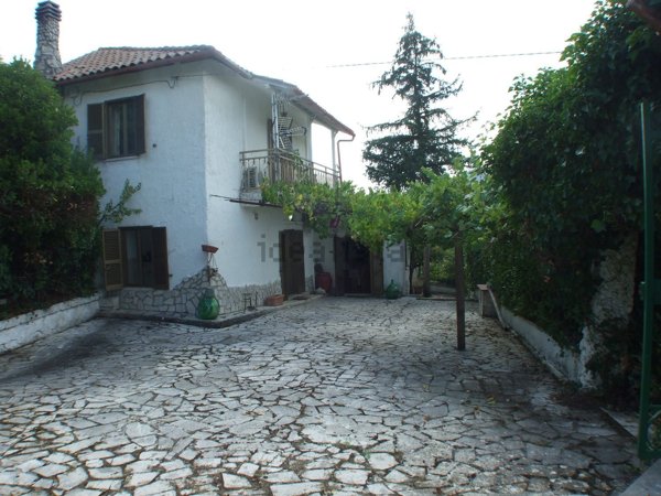 casa indipendente in vendita a Pescorocchiano