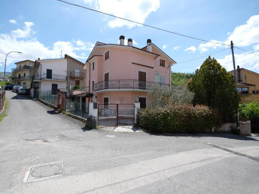 casa indipendente in vendita a Petrella Salto in zona San Martino