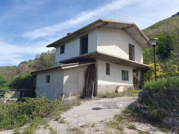 casa indipendente in vendita a Petrella Salto in zona Capradosso