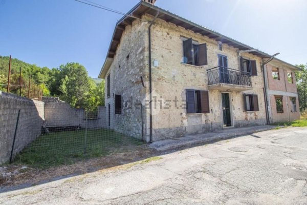 casa indipendente in vendita a Petrella Salto in zona Oiano