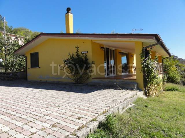 casa indipendente in vendita a Petrella Salto in zona Pagliara