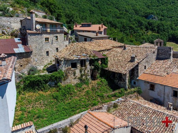 casale in vendita a Petrella Salto in zona Piagge