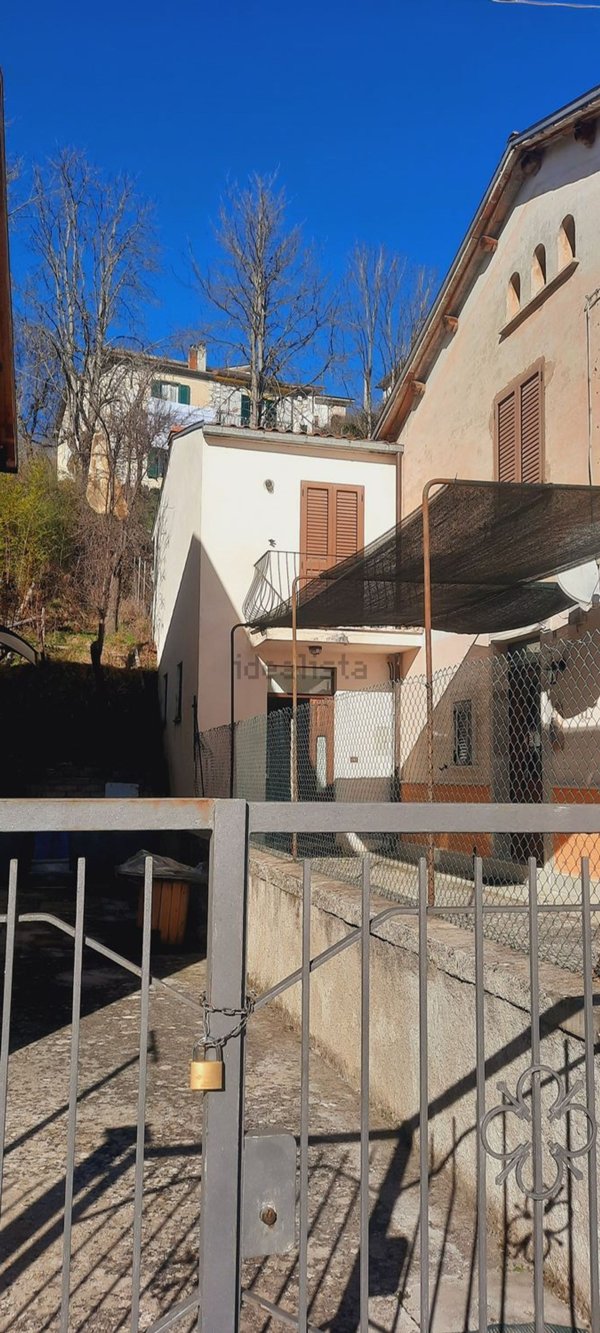 appartamento in vendita a Petrella Salto in zona Fiumata