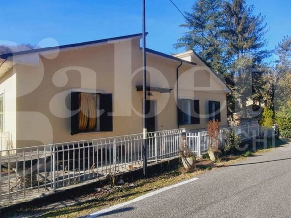casa indipendente in vendita a Petrella Salto in zona Fiumata