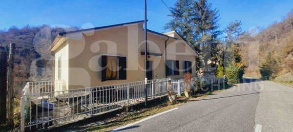 casa indipendente in vendita a Petrella Salto in zona Fiumata