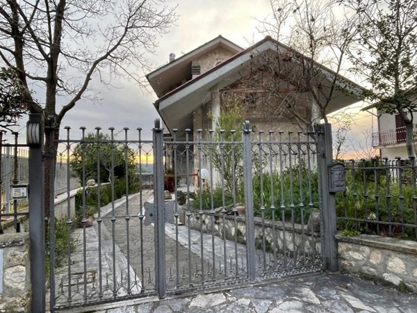 casa indipendente in vendita a Petrella Salto in zona Capradosso