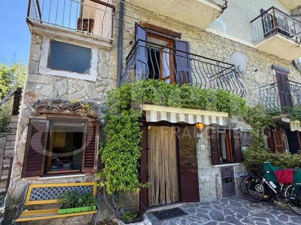 appartamento in vendita a Petrella Salto in zona Fiumata