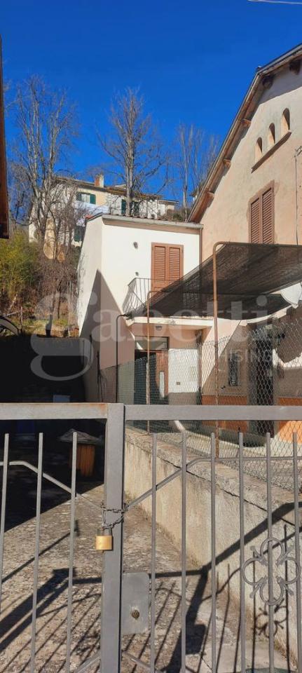 casa indipendente in vendita a Petrella Salto in zona Fiumata