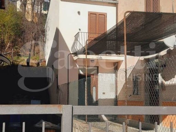 casa indipendente in vendita a Petrella Salto in zona Fiumata