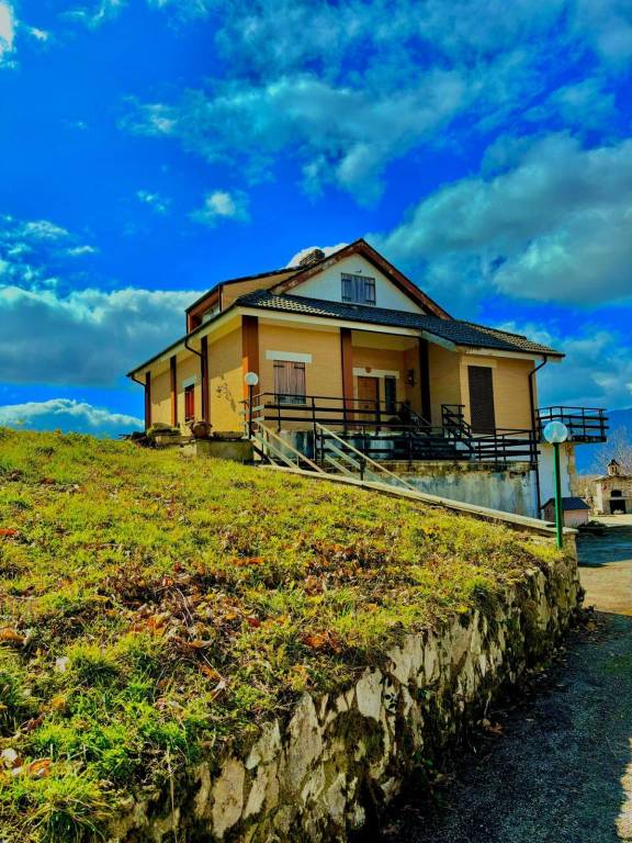 casa indipendente in vendita a Petrella Salto in zona Oiano