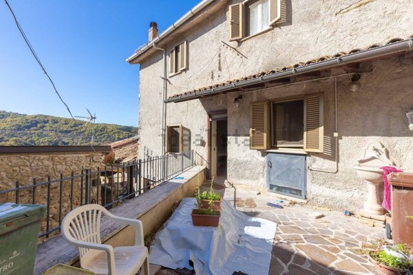 appartamento in vendita a Petrella Salto in zona Capradosso