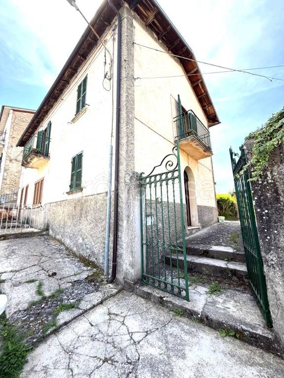 appartamento in vendita a Petrella Salto in zona Capradosso